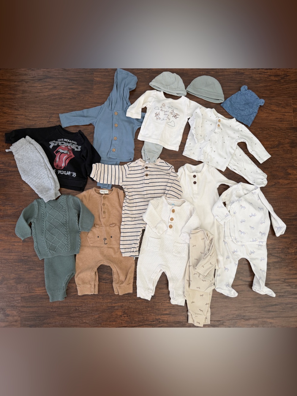Neutral Baby Outfit Bundle in 0-3 mos: Carters, Old Navy, Cloud Island, etc: EUC